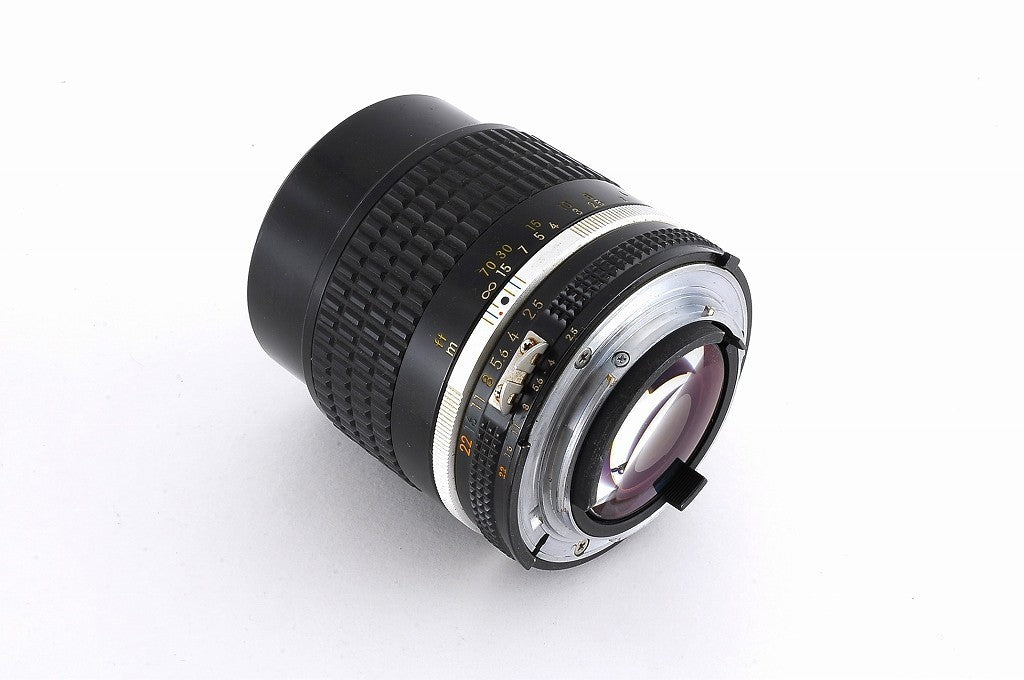 Nikon Ai-s Nikkor 105mm F2.5 MF Telephoto Prime Lens AIS