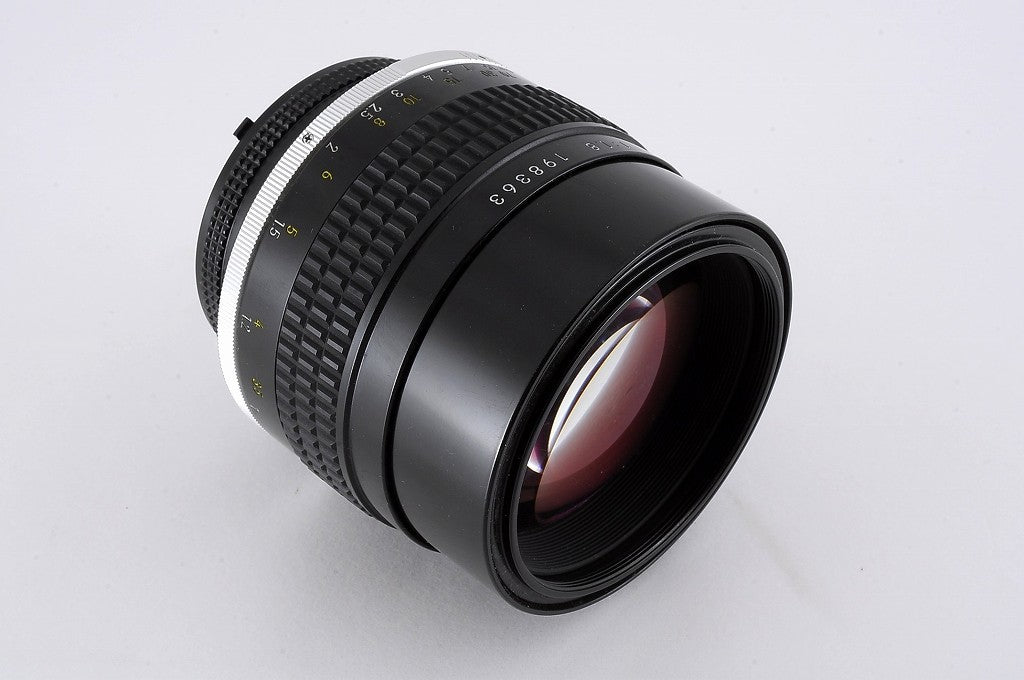 Nikon Ai-s Nikkor 105mm f/1.8 MF Telephoto Lens F-mount AIS