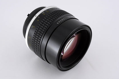 Nikon Ai-s Nikkor 105mm f/1.8 MF Telephoto Lens F-mount AIS