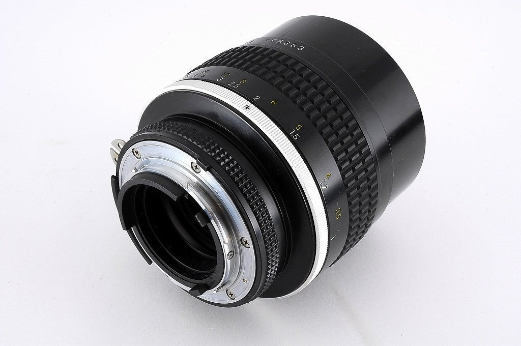 Nikon Ai-s Nikkor 105mm f/1.8 MF Telephoto Lens F-mount AIS