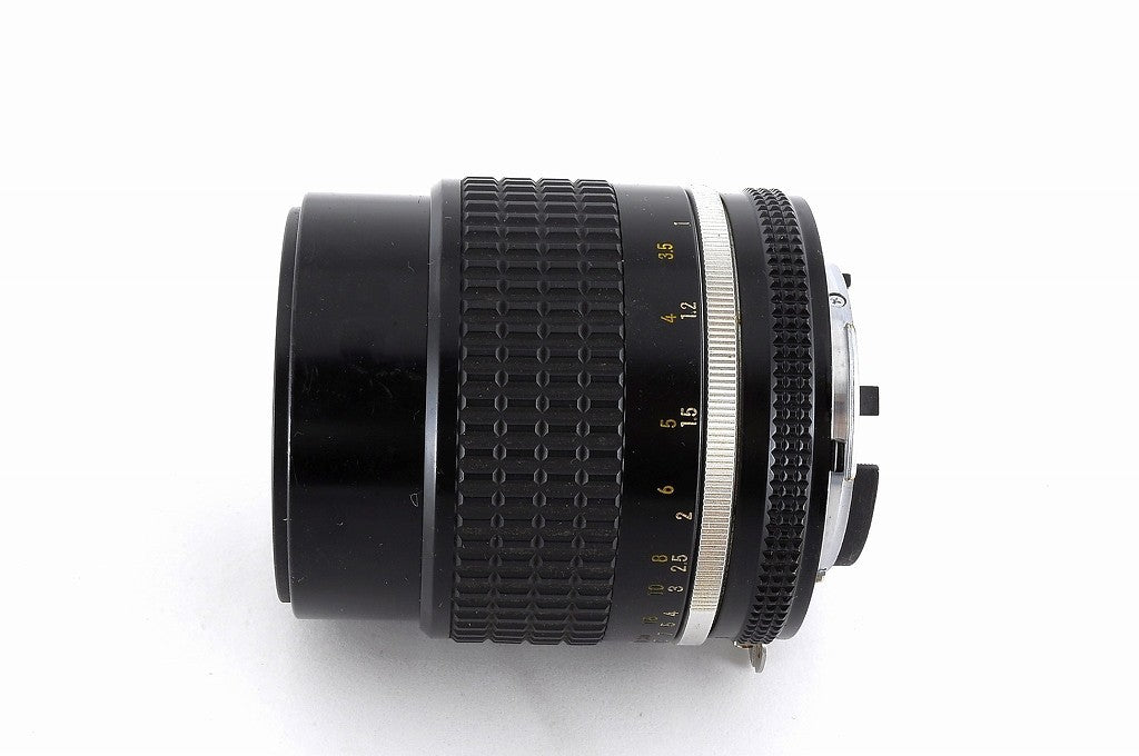 Nikon Ai-s Nikkor 105mm F2.5 MF Telephoto Prime Lens AIS